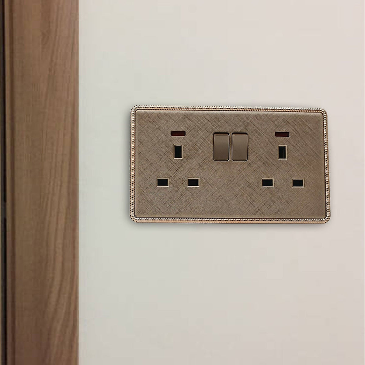 Gold Light Switch & Socket 1 Gang 13 A Screwless ~2455